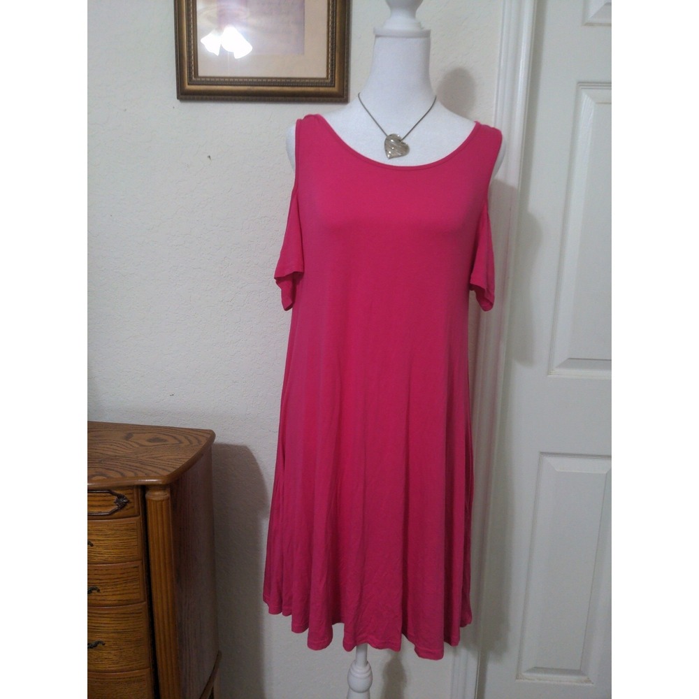 Women's Cold Shoulder Pink Slinky Dress. Size M